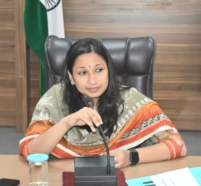 जिला मजिस्ट्रेट ने जिले में विभिन्न प्रतिबंधों के आदेश जारी किये